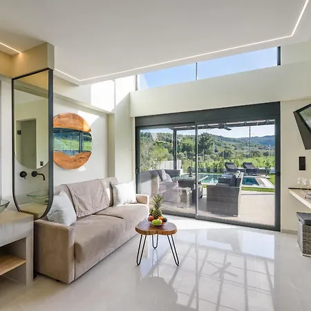 Topaz Suite With Private Pool - Pefkohori Halkidki