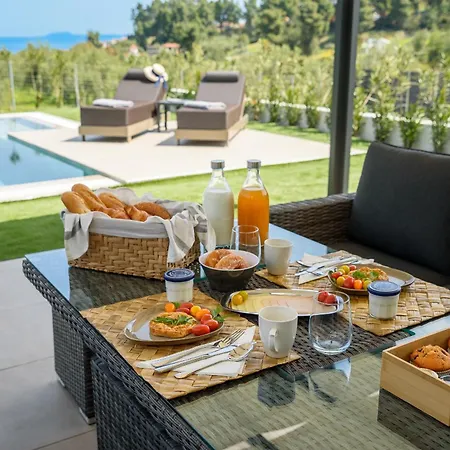 Topaz Suite With Private Pool - Pefkohori Halkidki